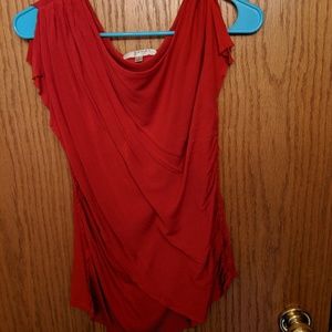 💜 3 for $12 Red shirt with flattering overlay